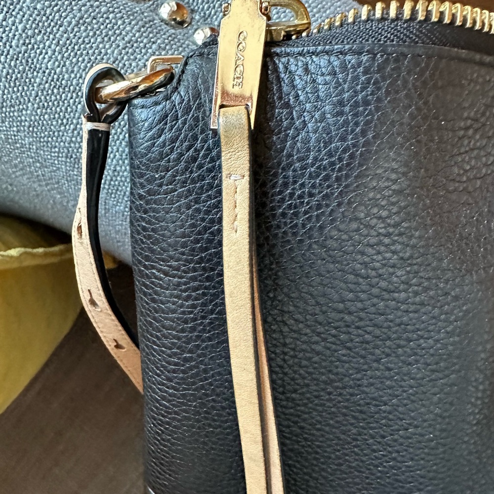 Coach Pebbled Leather Highrise handbag 30473 - Picture 4 of 12